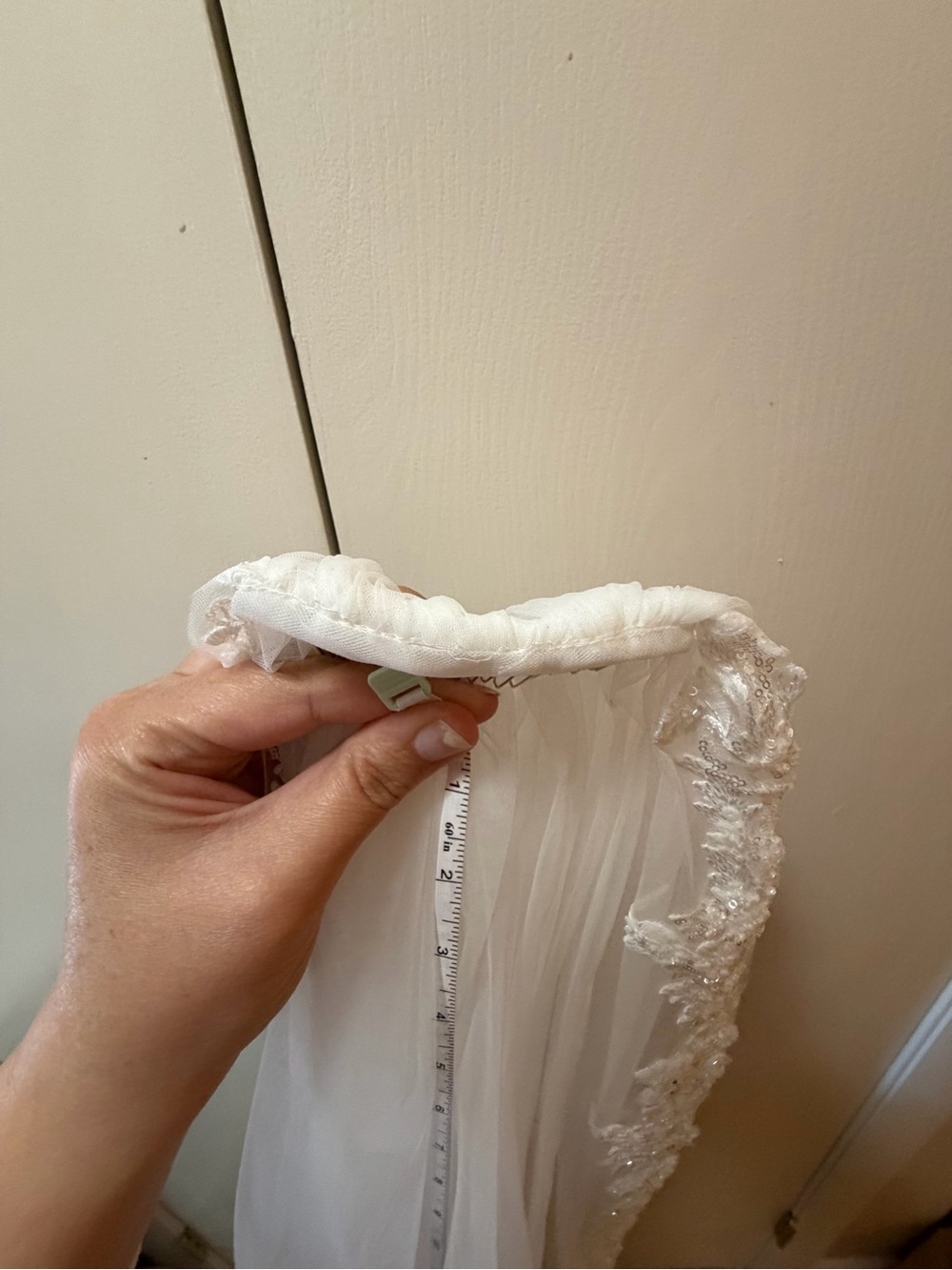 Embroidered Lace Bridal Veil Trim in Ivory - Picture 5 of 11